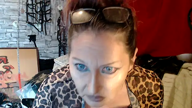 dominatrixredsonyja online show from 13, 7, 2026