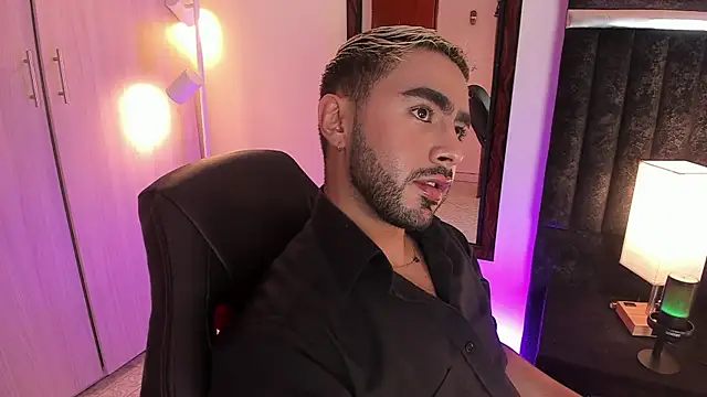 Snapshot of ItsMeEros chatting on 12, 10, 2025 ItsMeEros online show from 12, 10, 2025