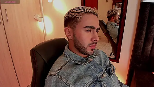 Snapshot of ItsMeEros chatting on 10, 10, 2025 ItsMeEros online show from 10, 10, 2025