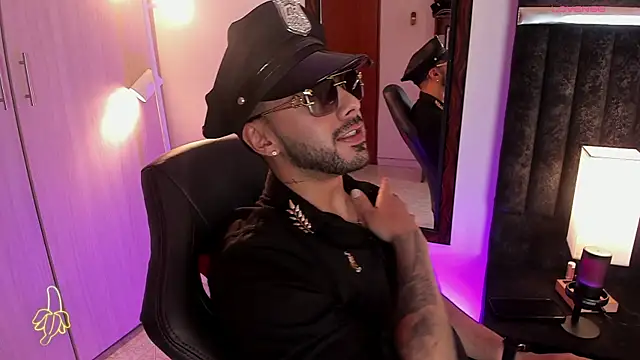 Snapshot of ItsMeEros chatting on 6, 11, 2025 ItsMeEros online show from 6, 11, 2025