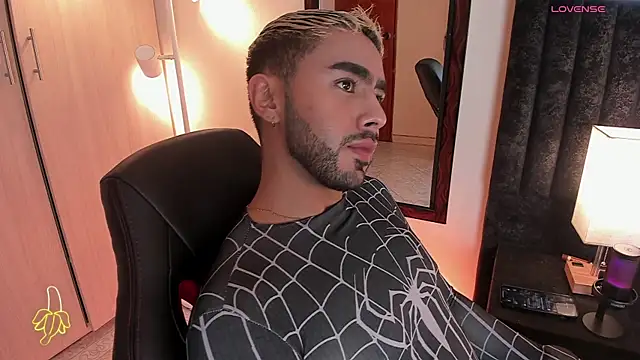 Snapshot of ItsMeEros chatting on 11, 10, 2025 ItsMeEros online show from 11, 10, 2025