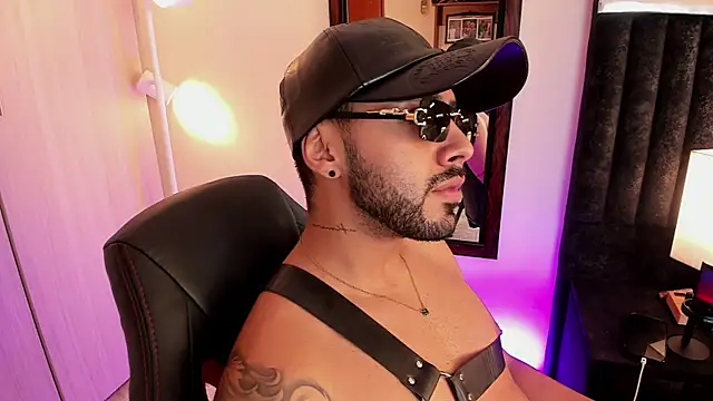 Snapshot of ItsMeEros chatting on 18, 11, 2025 ItsMeEros online show from 18, 11, 2025