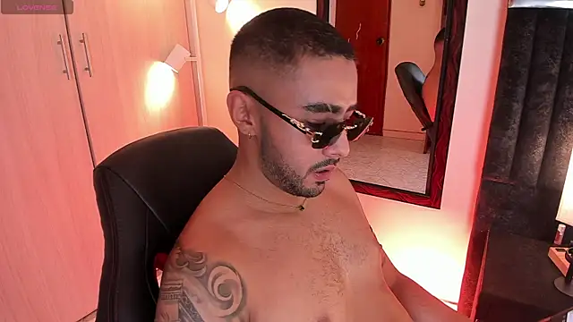 Snapshot of ItsMeEros chatting on 16, 10, 2025 ItsMeEros online show from 16, 10, 2025