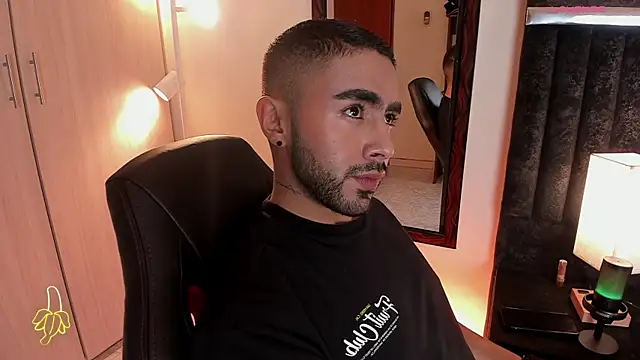 Snapshot of ItsMeEros chatting on 3, 11, 2025 ItsMeEros online show from 3, 11, 2025