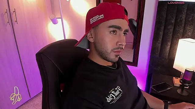 Snapshot of ItsMeEros chatting on 14, 10, 2025 ItsMeEros online show from 14, 10, 2025