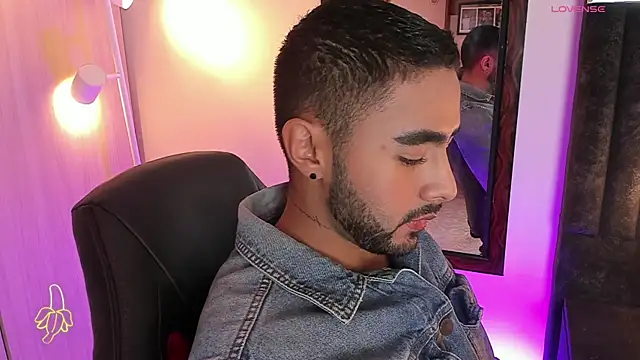 Snapshot of ItsMeEros chatting on 13, 11, 2025 ItsMeEros online show from 13, 11, 2025