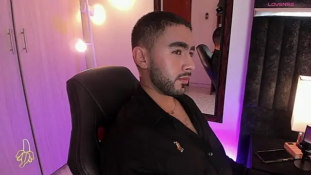 Snapshot of ItsMeEros chatting on 27, 10, 2025 ItsMeEros online show from 27, 10, 2025