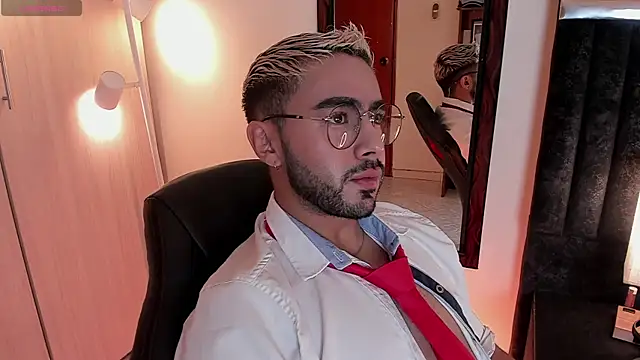 Snapshot of ItsMeEros chatting on 8, 10, 2025 ItsMeEros online show from 8, 10, 2025