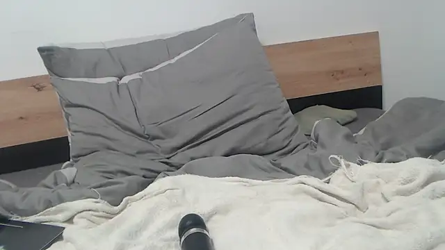 fuckable milf online show from 18, 2, 2025