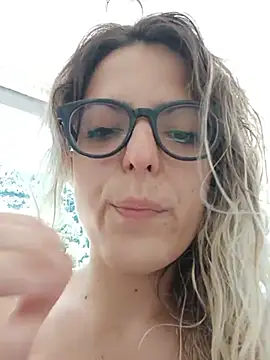 Snapshot of dolcehelena993 chatting on 5, 7, 2026 dolcehelena993 online show from 5, 7, 2026
