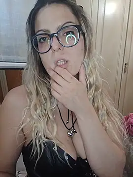 Snapshot of dolcehelena993 chatting on 23, 5, 2026 dolcehelena993 online show from 23, 5, 2026