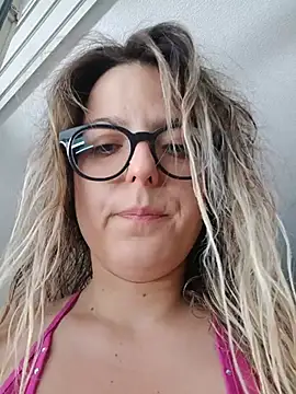 Snapshot of dolcehelena993 chatting on 31, 5, 2026 dolcehelena993 online show from 31, 5, 2026