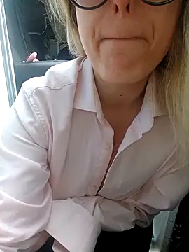 dolcehelena993 online show from 7, 3, 2026