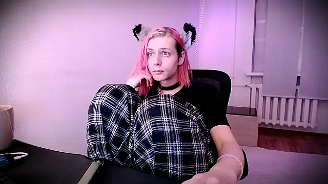 Littlepinkcat online show from 6, 2, 2026