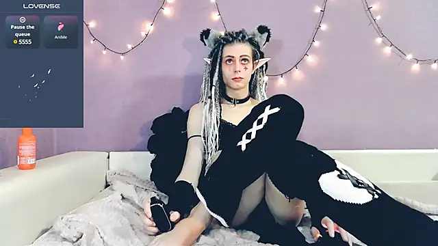 Littlepinkcat online show from 18, 2, 2025