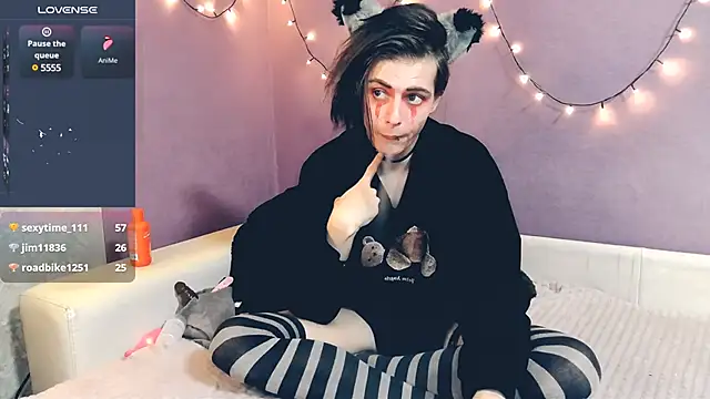 Littlepinkcat online show from 1, 2, 2025