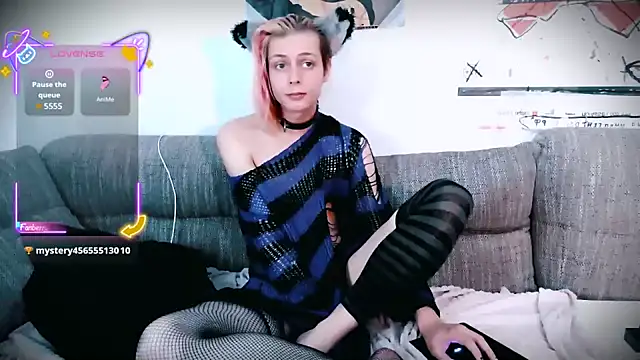 Littlepinkcat online show from 16, 10, 2025