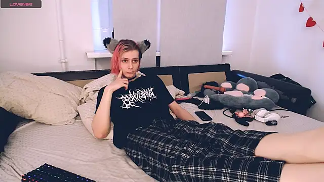 Littlepinkcat online show from 6, 4, 2026