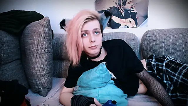 Littlepinkcat online show from 27, 10, 2025