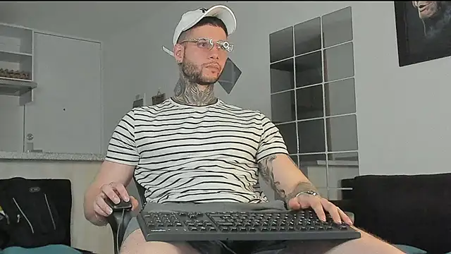  jamesleandros1 online show from 6, 1, 2025