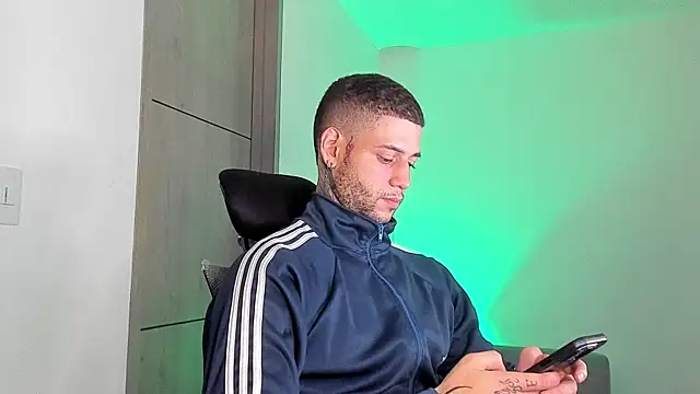  jamesleandros1 online show from 23, 4, 2026