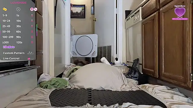 LoveSaraChristine online show from 11, 4, 2026