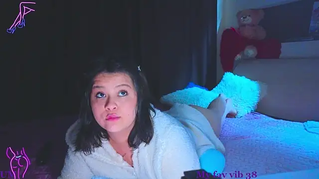 Snapshot of Malika_uAngel chatting on 6, 11, 2025 Malika uAngel online show from 6, 11, 2025