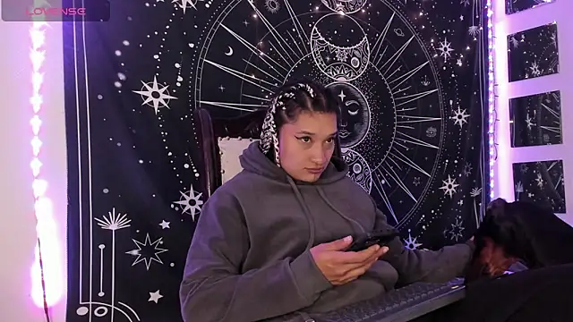 Eva Lee  online show from 28, 9, 2025