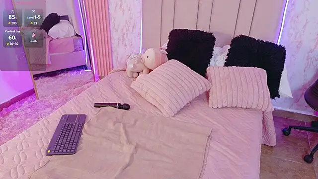 Snapshot of Hanaa_rosse chatting on 8, 11, 2025 Hanaa rosse online show from 8, 11, 2025