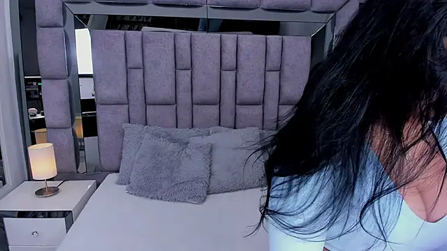 EMMAHILL1 online show from 21, 4, 2026