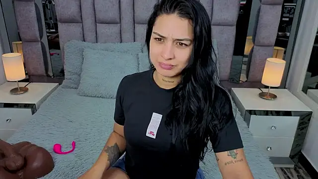 EMMAHILL1 online show from 4, 4, 2026