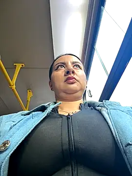 Abril Luv online show from 3, 12, 2025