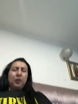 Abril Luv online show from 15, 4, 2026