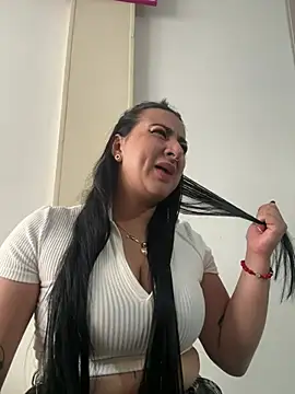 Snapshot of Abril_Luv chatting on 4, 5, 2026 Abril Luv online show from 4, 5, 2026