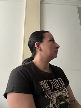 Abril Luv online show from 25, 2, 2026