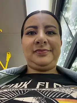 Abril Luv online show from 23, 3, 2026