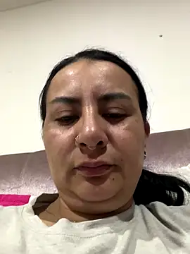Abril Luv online show from 10, 9, 2025