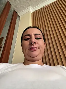 Abril Luv online show from 2, 4, 2026