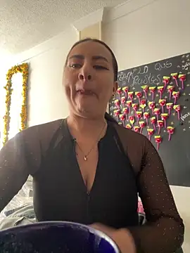 Abril Luv online show from 16, 9, 2025
