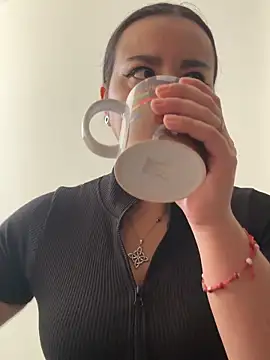 Abril Luv online show from 10, 2, 2026