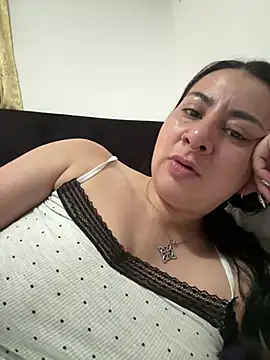 Snapshot of Abril_Luv chatting on 27, 4, 2026 Abril Luv online show from 27, 4, 2026