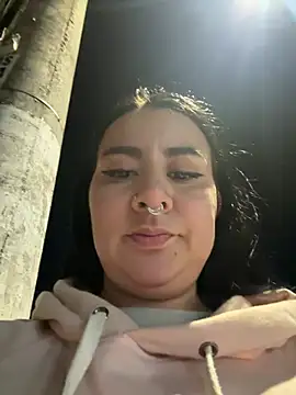 Snapshot of Abril_Luv chatting on 4, 7, 2026 Abril Luv online show from 4, 7, 2026