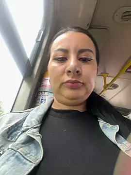 Abril Luv online show from 12, 3, 2025