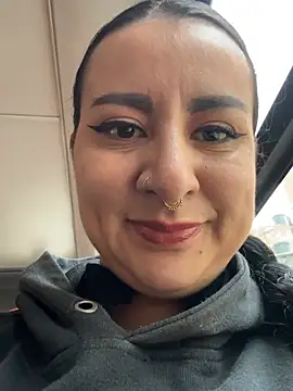 Abril Luv online show from 24, 2, 2026