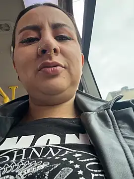 Abril Luv online show from 8, 4, 2026