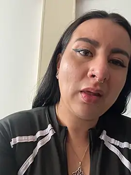 Abril Luv online show from 20, 4, 2026