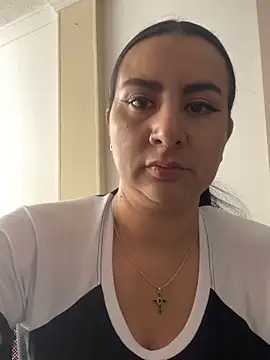 Abril Luv online show from 9, 9, 2025