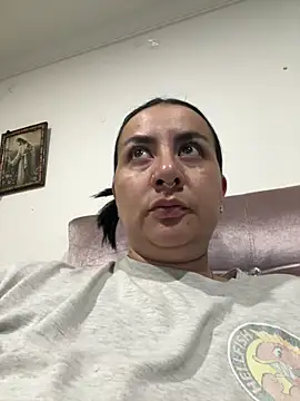 Abril Luv online show from 3, 4, 2026