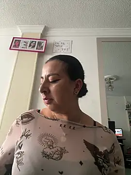 Snapshot of Abril_Luv chatting on 25, 5, 2026 Abril Luv online show from 25, 5, 2026