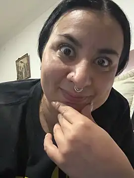 Snapshot of Abril_Luv chatting on 8, 6, 2026 Abril Luv online show from 8, 6, 2026